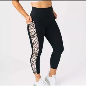 Zyia Leopard Pocket Brilliant Capri Sz  8-10